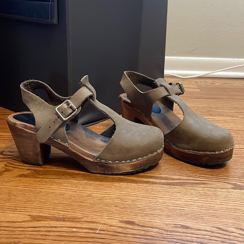 Lotta clogs